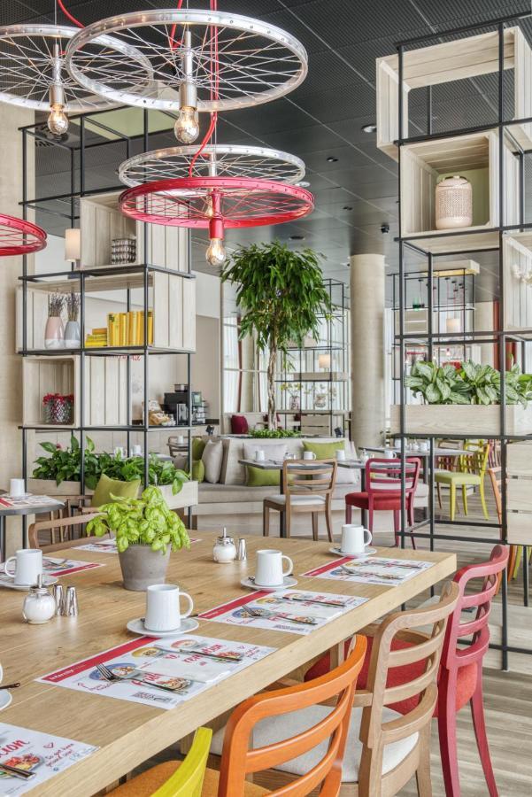 Intercityhotel Saarbrucken Bagian luar foto