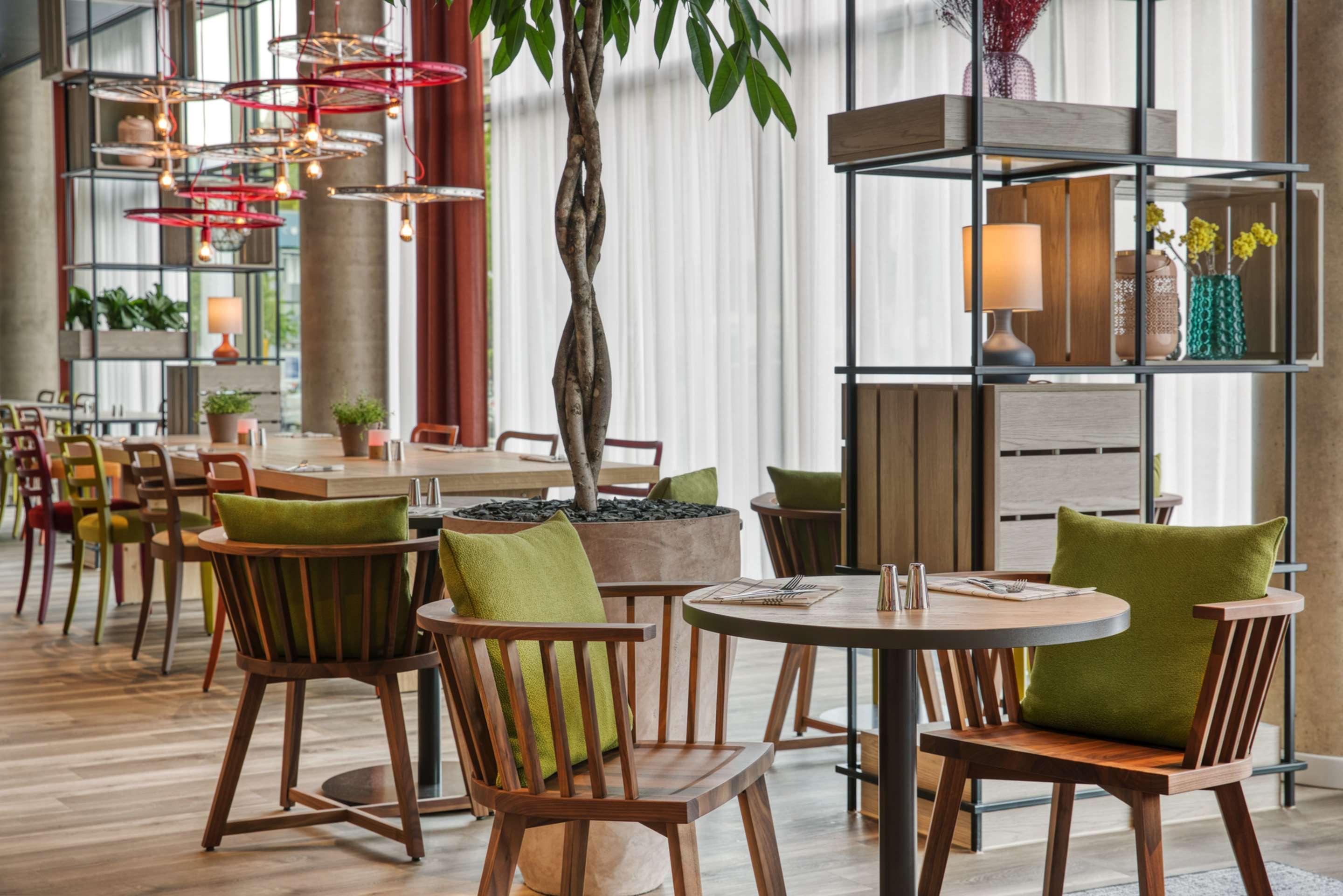 Intercityhotel Saarbrucken Bagian luar foto